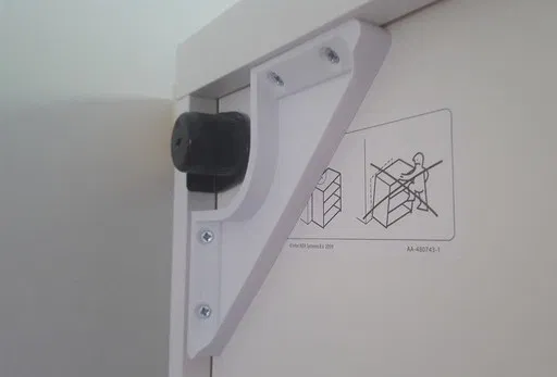 Nẹp góc cho tủ IKEA Besta - Image 1