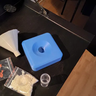 Kệ đựng chai kim cương vẽ tranh.