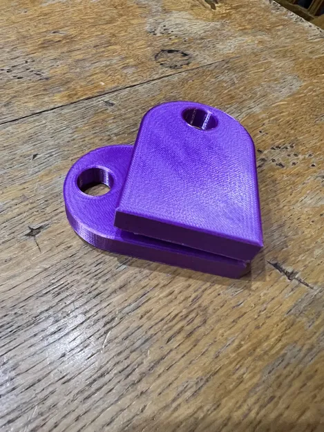 Mặt Dây Chuyền Trái Tim Gạch (2 Mảnh) - Image 1