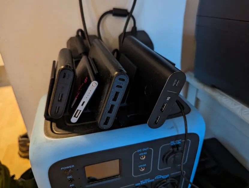 Giá Đỡ Sạc Dự Phòng (Có Mô Hình Gridfinity) - Image 1