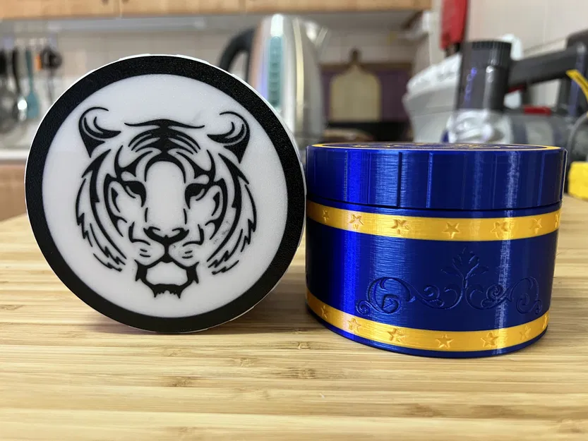 Hộp Đựng Nắp Vặn Chống Bụi Chống Nước Có Hình Chân Dung Hổ MMU - Image 1