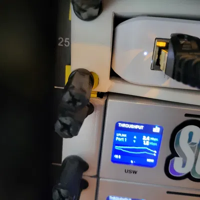 Giá đỡ rack 1U cho Unifi 8 Lite POE (USW-Lite-8-POE) có rãnh đi dây (cần chỉnh sửa)