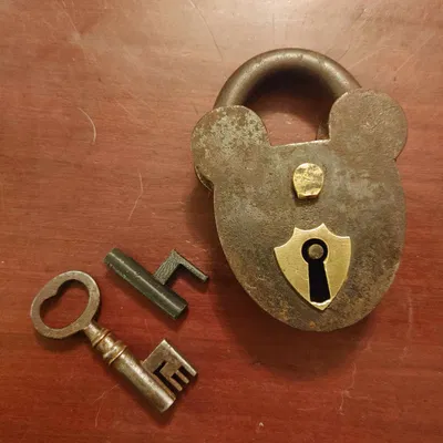 Chìa Khóa Cho Ổ Khóa Cũ Thời Victoria Regina
