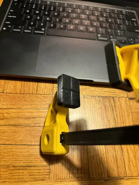 Chân Cao Su Thay Thế Cho Kẹp DeWalt - Image 1