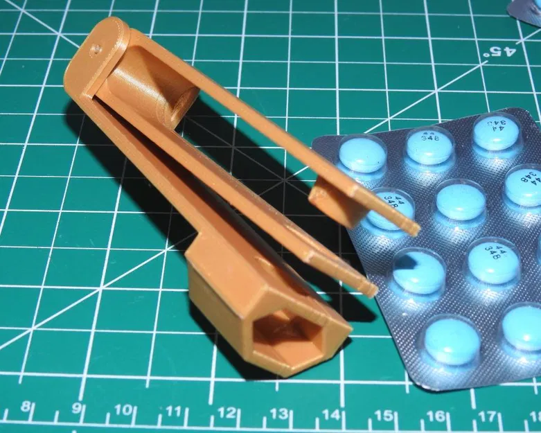 Máy tạo dụng cụ cắt thuốc 2 (OpenSCAD) - Image 1