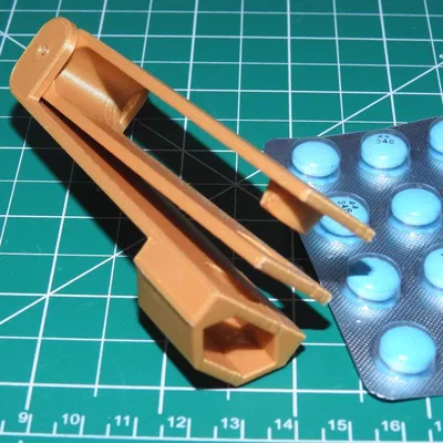 Máy tạo dụng cụ cắt thuốc 2 (OpenSCAD)