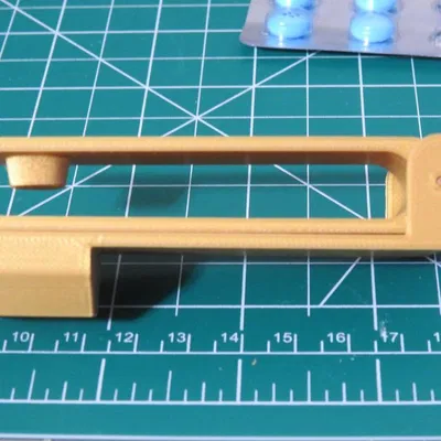 Máy tạo dụng cụ cắt thuốc 2 (OpenSCAD)