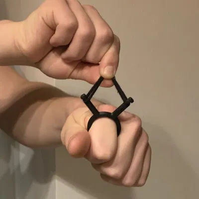 Dây Nịt Ngón Tay, Đồ Chơi