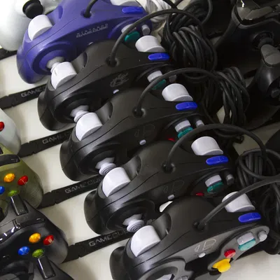 Giá đỡ tay cầm chơi game module cho nhiều hệ máy