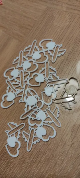 Bùa Hình Trái Tim Máy Bay - Image 1