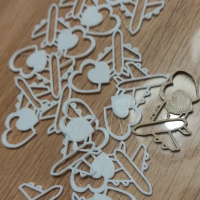 Bùa Hình Trái Tim Máy Bay