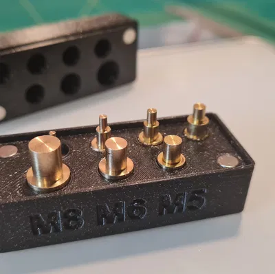 Hộp Đựng Dụng Cụ Chèn Ren Ruthex M2-M8