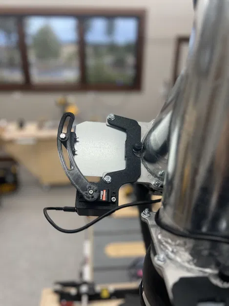 Giá Đỡ Cửa Chắn Bụi Tự Động - Image 1