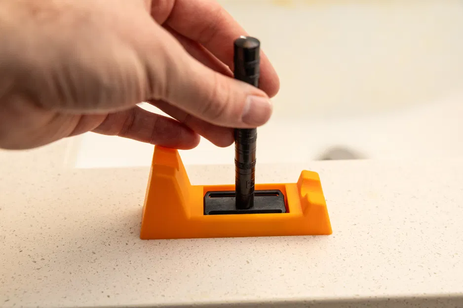 Đế Đựng Dao Cạo Henson Có Bộ Phận Giữ Mô-men Xoắn - Image 2