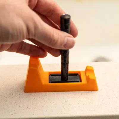 Đế Đựng Dao Cạo Henson Có Bộ Phận Giữ Mô-men Xoắn