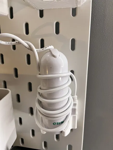 Máy bơm chân không Esun gắn bảng Skadis - Image 1