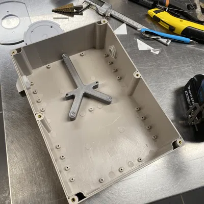 Giá đỡ Unifi U6+ cho hộp chống thời tiết tự chế