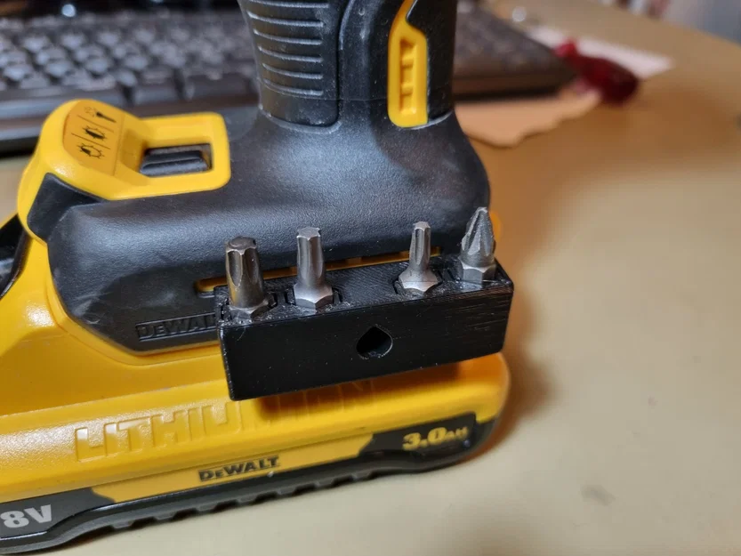 Giá Đỡ Mũi Khoan DeWalt Không Nam Châm - Image 1