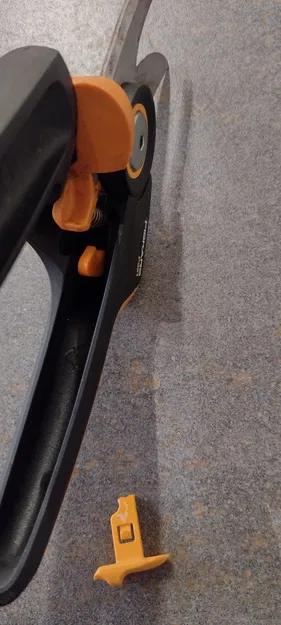 Chốt khóa Fiskars P921 thay thế - Image 3