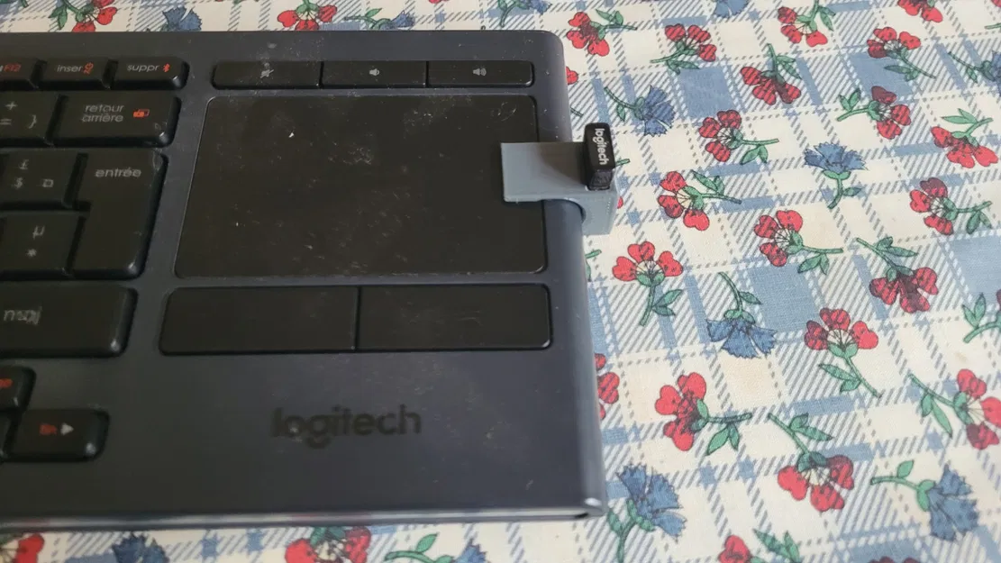 Đế giữ USB cho bàn phím K830 - Image 1