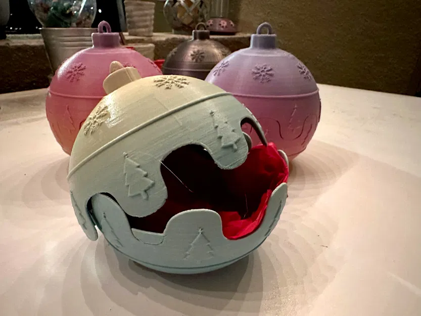 Hộp Quà Giáng Sinh Bất Ngờ "Bẻ Ra" Trang Trí Cây Thông - Image 3