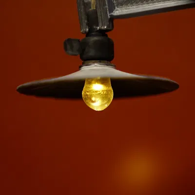 Mô hình tỉ lệ 1/12: Đèn thả trần kiểu cổ điển có chao đèn