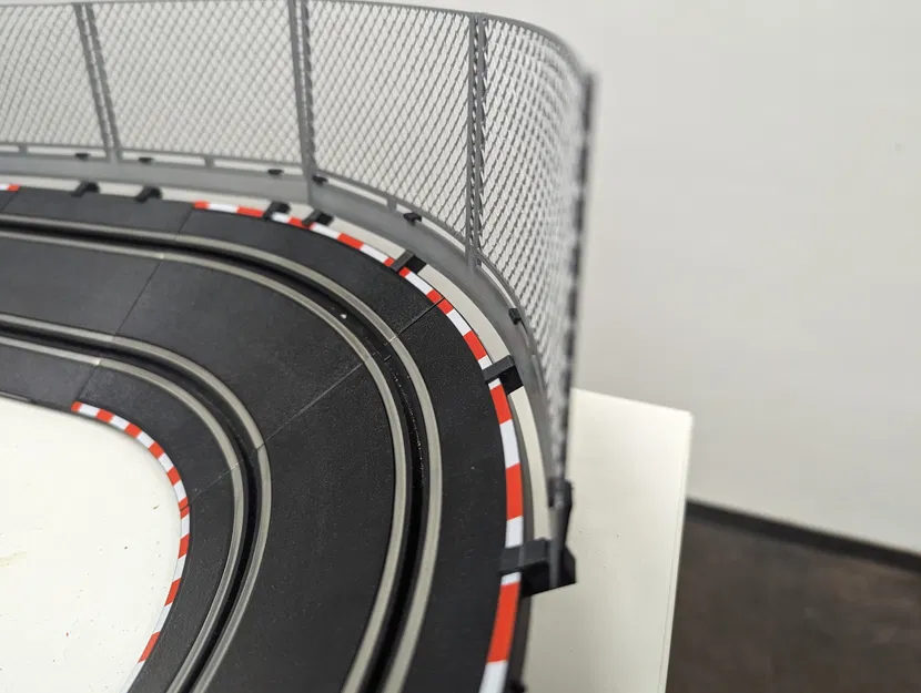 Hàng Rào An Toàn Cho Đường Đua Cong Gấp - Image 1