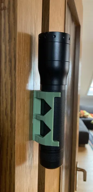 Kẹp Treo Tường Cho Đèn Pin LED Lenser P7R - Image 1