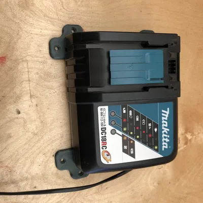 Giá treo tường sạc Makita