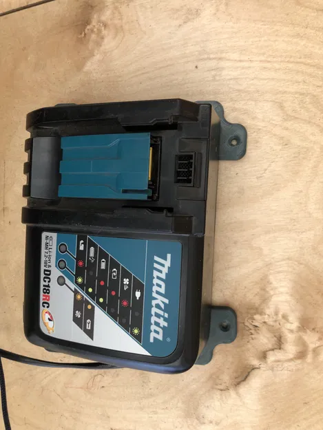 Giá treo tường sạc Makita - Image 4