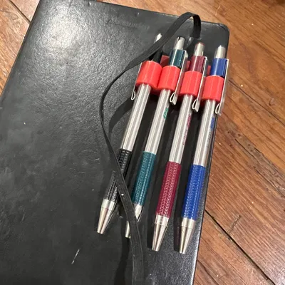 Kệ Bút Bốn Ngòi Cho Sổ Tay