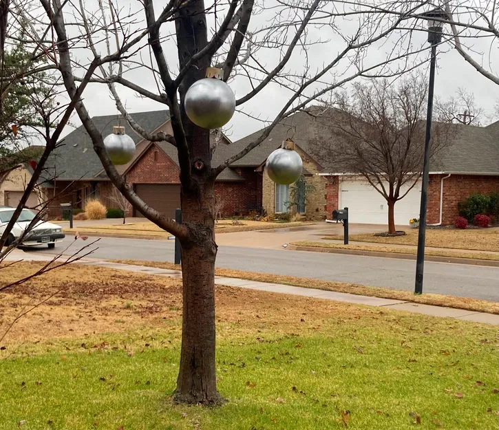 Bộ Chóp và Móc Treo Trái Châu Giáng Sinh Khổng Lồ - Image 2