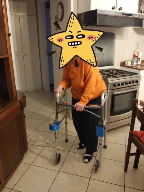 Đế đựng điện thoại và ly cho khung tập đi - Image 2