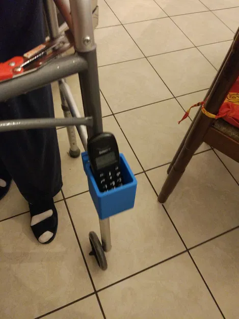 Đế đựng điện thoại và ly cho khung tập đi - Image 4