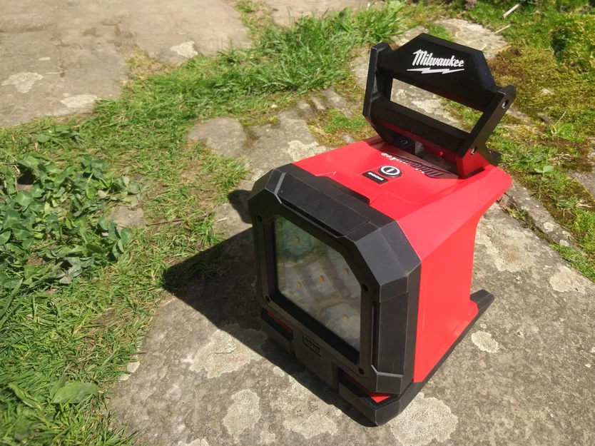 Tay cầm cho Đèn chiếu sáng Milwaukee M18 ROVER - Image 1