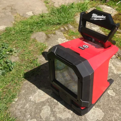 Tay cầm cho Đèn chiếu sáng Milwaukee M18 ROVER