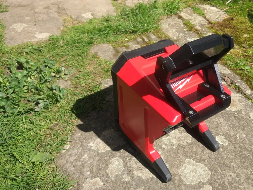 Tay cầm cho Đèn chiếu sáng Milwaukee M18 ROVER - Image 2