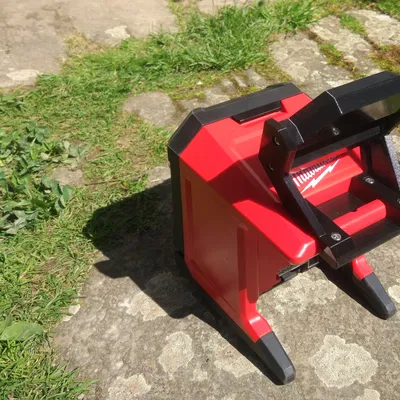 Tay cầm cho Đèn chiếu sáng Milwaukee M18 ROVER
