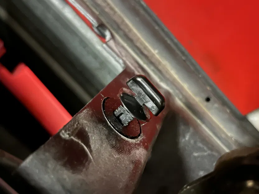 1992 - 1995 Dodge Viper Chốt Giữ Hộp Lọc Gió - Image 1