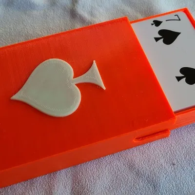 Hộp đựng bài tây