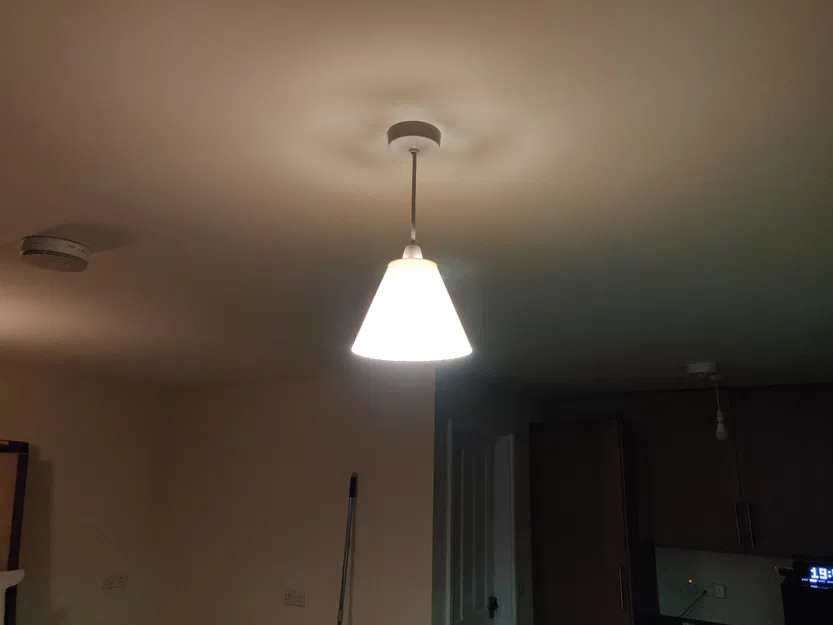 Chao đèn kiểu dáng thanh lịch cho dây đèn UK - Image 2