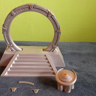 Cổng Stargate trên Bệ Đỡ Ngoài Hành Tinh Có DHD