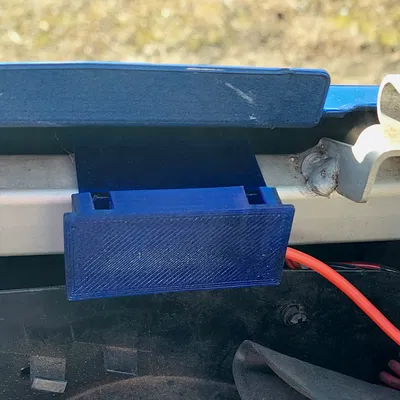 Di dời vị trí cọc bình ắc quy xe máy