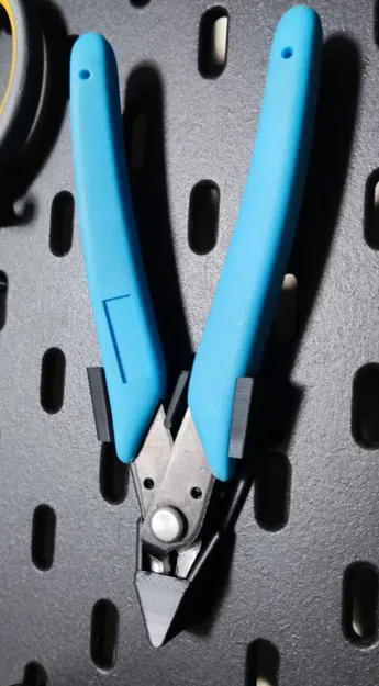 Giá đỡ kềm cắt Skadis - Image 1