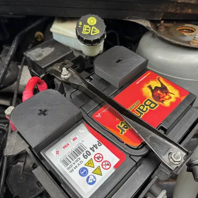 Vỏ Che Bình Ắc Quy Banner P4409 (Ford Fiesta)