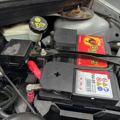 Vỏ Che Bình Ắc Quy Banner P4409 (Ford Fiesta)