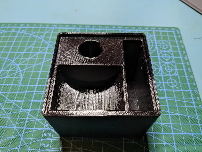 Hộp Đựng Máy Hút Thiếc, Bấc Thiếc, Kìm Cắt Gridfinity - Image 1