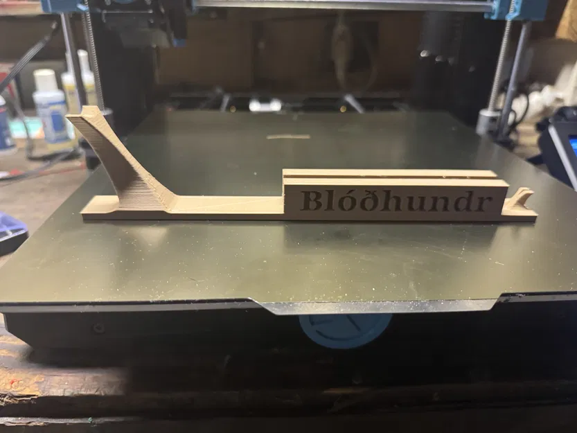 Đế Đựng Món Đồ Gia Truyền Bloodhound - Image 1