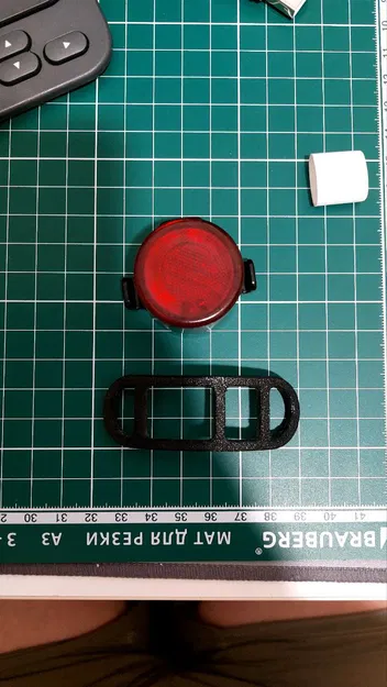 Kẹp đèn hậu xe đạp bằng cao su - Image 1