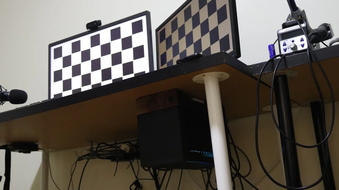 Giá đỡ Fractal Design Terra treo ngược - Image 1